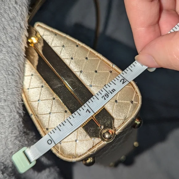 VINTAGE Diamond Pattern Handbag - Picture 6 of 8